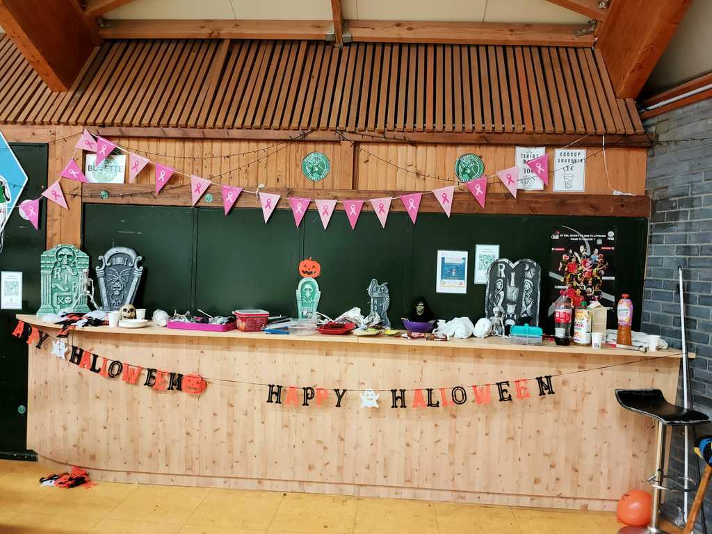 le buffet décoré pour Halloween